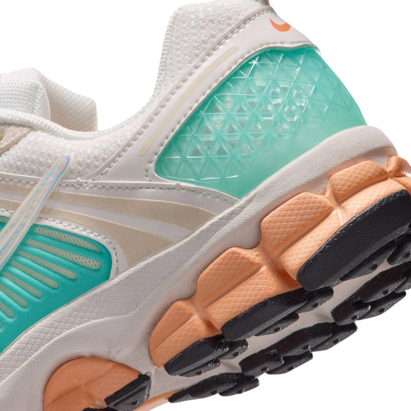 Big Kid's Vomero 5 BG Sail/Orange Chalk (IM7160 133)