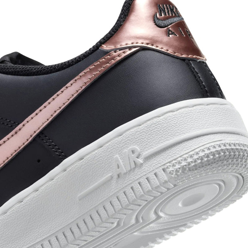 Grade School Air Force 1 SE Black/MTLC Red Bronze-White (HF5482 001)