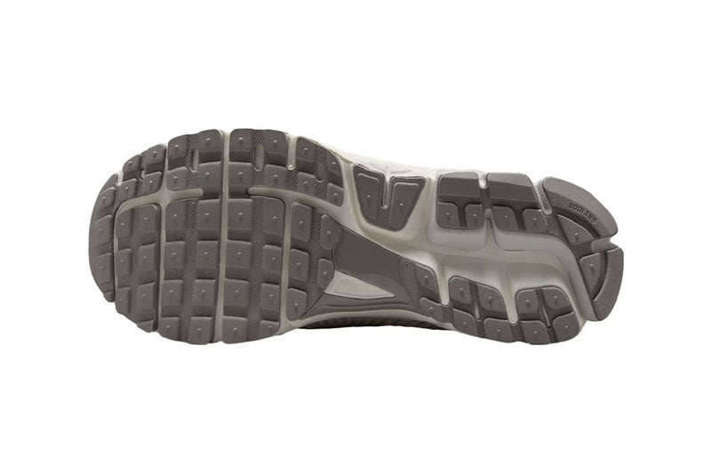 Men's Zoom Vomero 5 Sail/Metallic Silver-Vast Grey (FB9149 103)