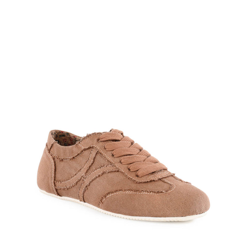 Winnie Sneaker