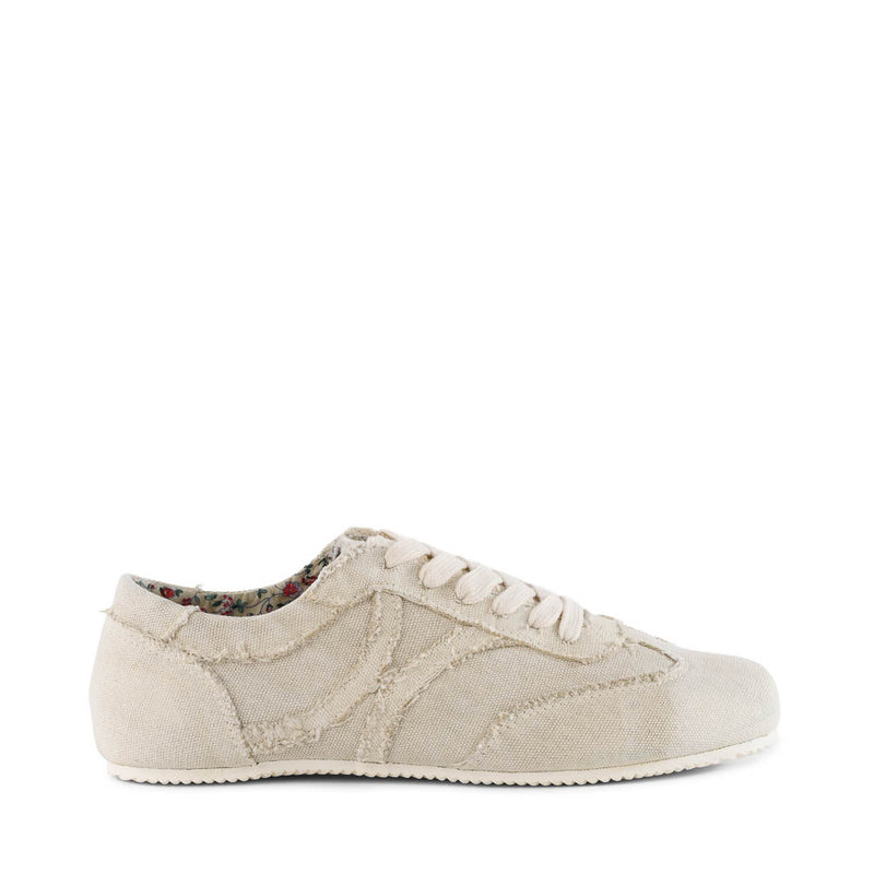 Winnie Sneaker