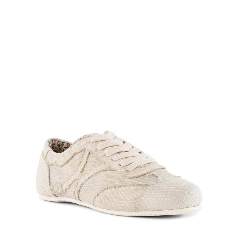 Winnie Sneaker