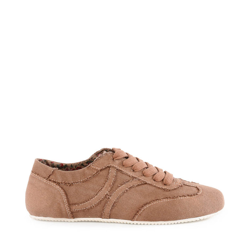 Winnie Sneaker