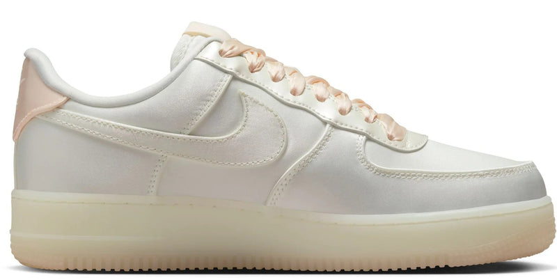 Women's Air Force 1 '07 LV8 Sail/Sail-Barely Orange (HQ3762 133)
