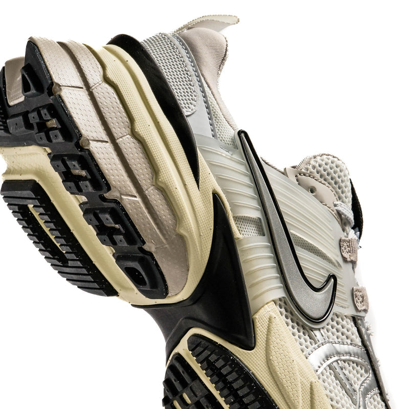 Women's V2K Run Summit White/Metallic Silver (FD0736 100)